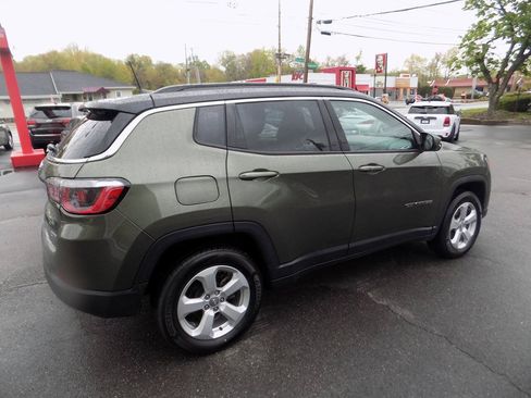 Used 2019 Jeep Compass Latitude w/ Cold Weather Group AWD/4WD image 3