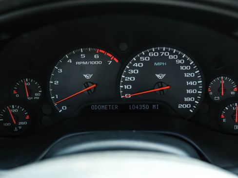 Used 2004 Chevrolet Corvette Convertible w/ Preferred Equipment Group image 19