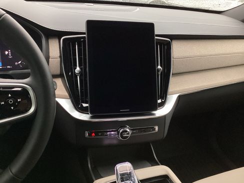 Used 2026 Volvo XC90 B6 Plus w/ Protection Package Premier AWD/4WD image 25