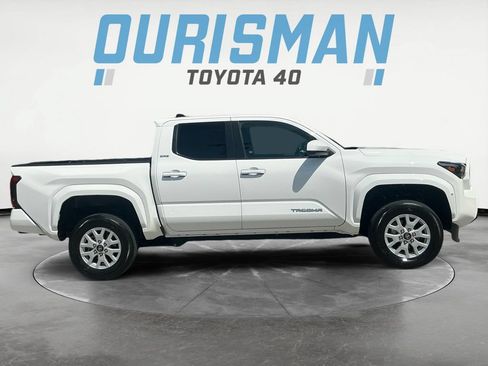 Certified 2024 Toyota Tacoma SR5 AWD/4WD image 9