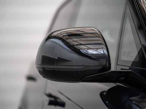 Used 2025 Land Rover Range Rover SE AWD/4WD image 19