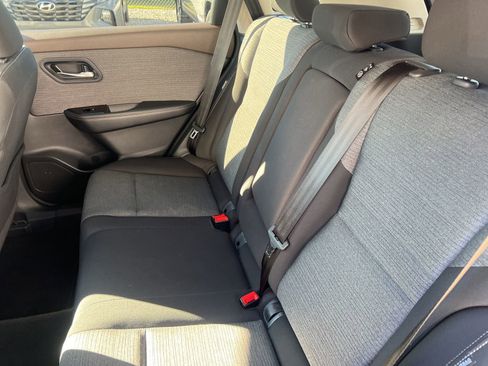 Used 2023 Nissan Rogue SV image 12