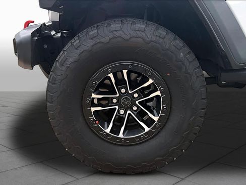 Used 2025 Jeep Wrangler Unlimited Sport AWD/4WD image 11