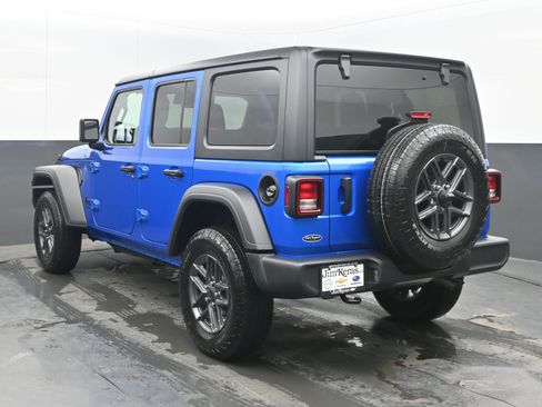 Used 2025 Jeep Wrangler Sport S image 8