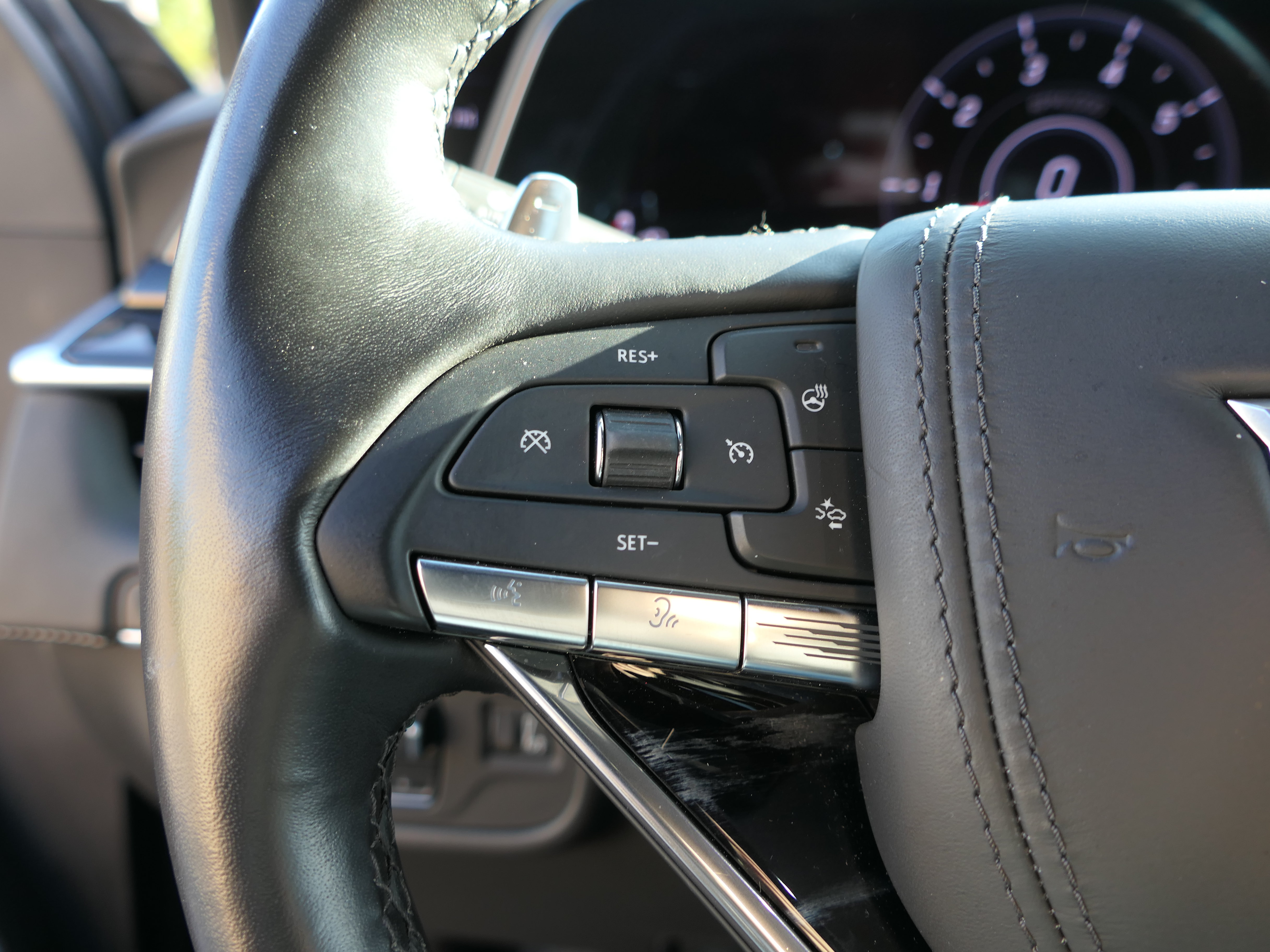 Used 2023 Cadillac Escalade ESV V AWD/4WD image 16