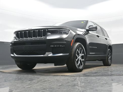 Used 2023 Jeep Grand Cherokee L Limited image 27