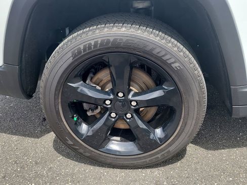Certified 2024 Jeep Grand Cherokee L Altitude AWD/4WD image 6