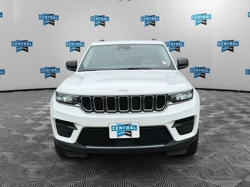 Used 2023 Jeep Grand Cherokee Laredo w/ Luxury Tech Group I AWD/4WD image 9