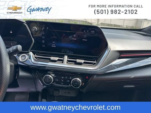 Used 2025 Chevrolet Trax RS w/ Driver Confidence Package FWD image 17