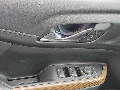Used 2023 GMC Acadia SLE FWD image 12