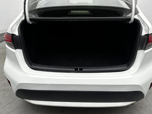 Used 2021 Toyota Corolla LE image 23
