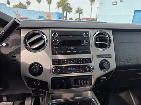 Used 2011 Ford F250 Lariat w/ Lariat Interior Pkg image 11