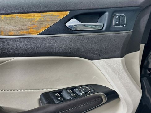 Used 2019 Lincoln MKC Select w/ Select Plus Package FWD image 15