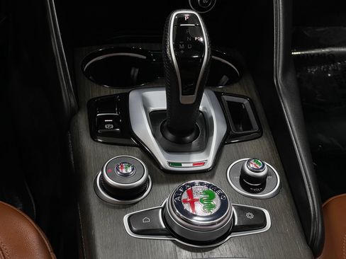 Used 2022 Alfa Romeo Giulia Ti AWD/4WD image 29
