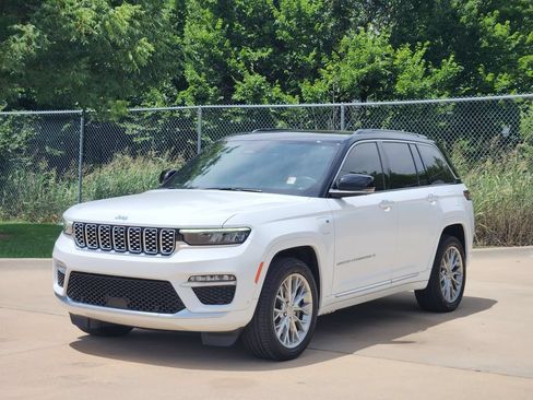 Used 2024 Jeep Grand Cherokee Summit AWD/4WD image 3