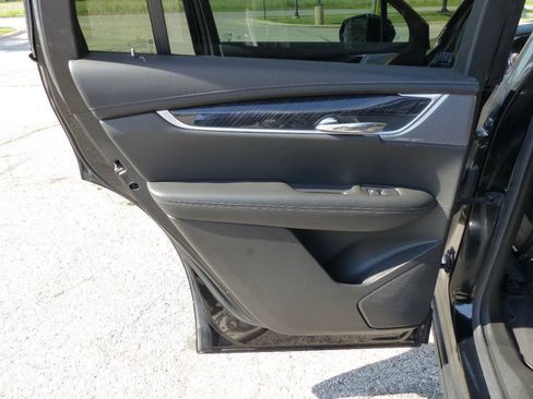 Used 2023 Cadillac XT6 Premium Luxury w/ Technology Package AWD/4WD image 40