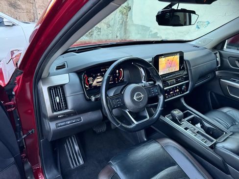 Used 2022 Nissan Pathfinder Platinum w/ Cargo Package FWD image 14