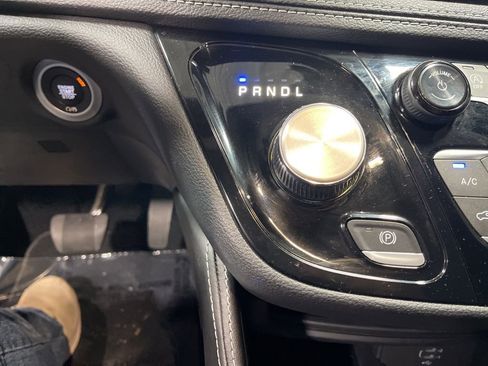 Used 2026 Chrysler Pacifica Limited FWD image 30