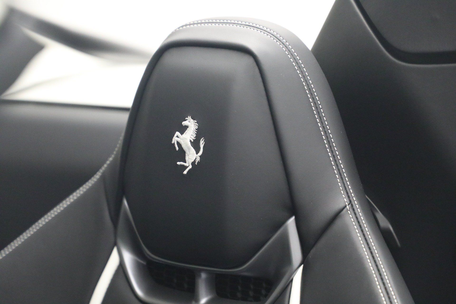 Used 2025 Ferrari 296 GTS RWD image 19