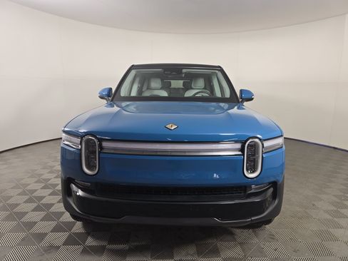 Used 2025 Rivian R1S Adventure Dual AWD/4WD image 8