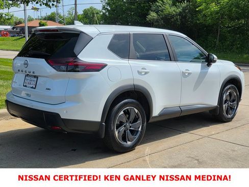 Certified 2026 Nissan Rogue SV AWD/4WD image 3