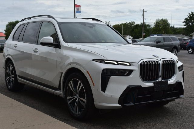 Used 2026 BMW X7 xDrive40i AWD/4WD image 16