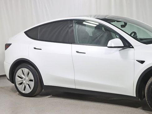 Used 2020 Tesla Model Y Long Range image 3