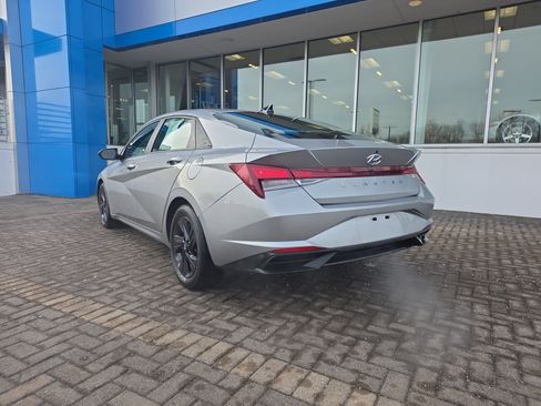 Used 2023 Hyundai Elantra SEL image 3