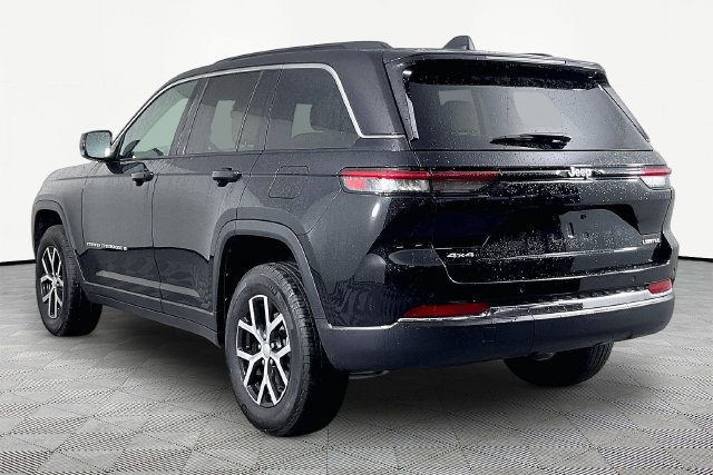 Used 2024 Jeep Grand Cherokee Limited w/ Trailer Tow Package AWD/4WD image 3