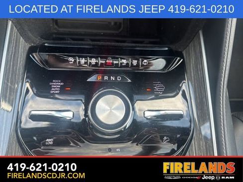 Used 2022 Jeep Wagoneer Series III w/ Premium Group I image 9