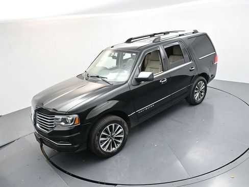 Used 2017 Lincoln Navigator Select image 21
