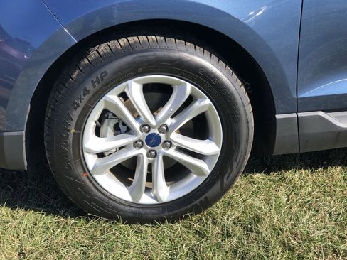 Used 2019 Ford Edge SEL w/ Equipment Group 201A image 2