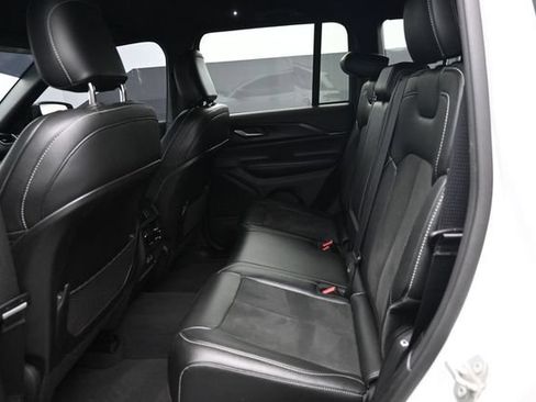 Used 2023 Jeep Grand Cherokee Altitude RWD image 9