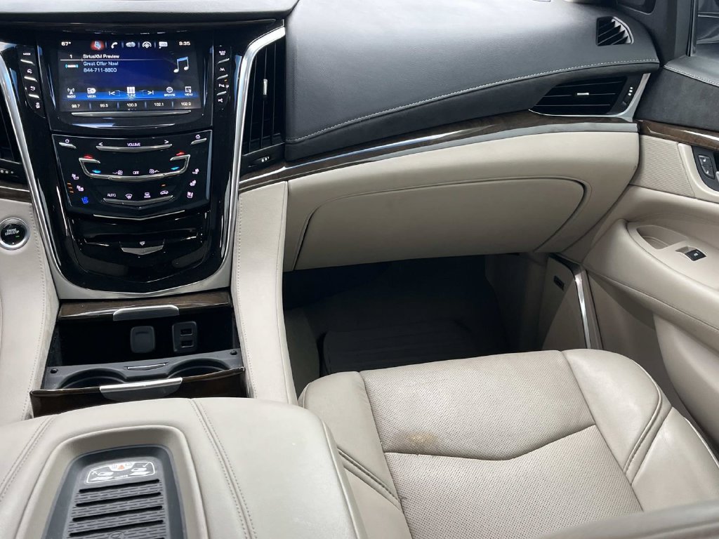 Used 2019 Cadillac Escalade Luxury RWD image 11