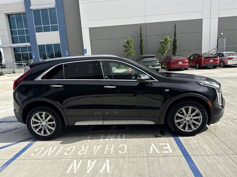 Used 2023 Cadillac XT4 Premium Luxury image 2