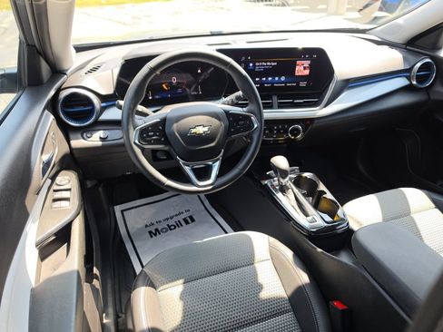 Certified 2025 Chevrolet Trax LT w/ Driver Confidence Package FWD image 7