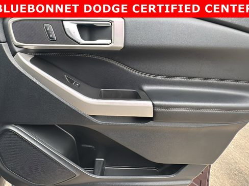 Used 2023 Ford Explorer XLT image 29
