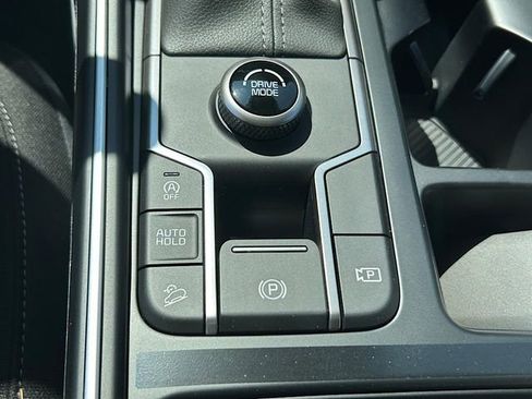 New 2025 Kia Sorento LX image 18