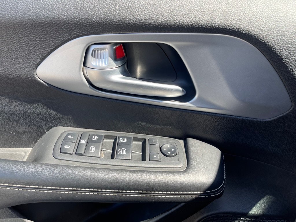 Used 2018 Chrysler Pacifica Touring-L w/ Premium Audio Group FWD image 27