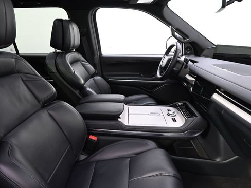 New 2026 Lincoln Navigator Reserve w/ Jet Appearance Package AWD/4WD image 16