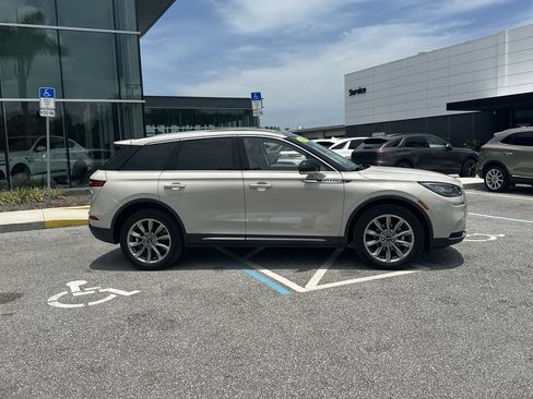 Used 2020 Lincoln Corsair AWD w/ Premium Package image 6