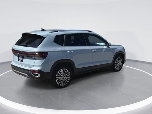 New 2026 Volkswagen Taos SE FWD image 8