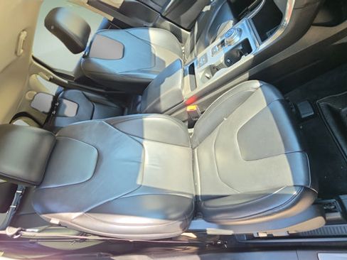 Used 2022 Ford Edge Titanium AWD/4WD image 15