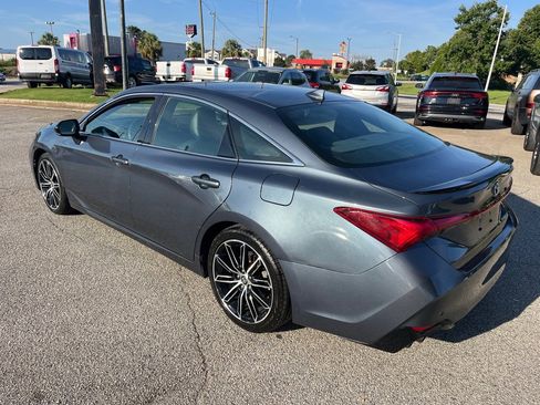 Used 2022 Toyota Avalon Touring image 2
