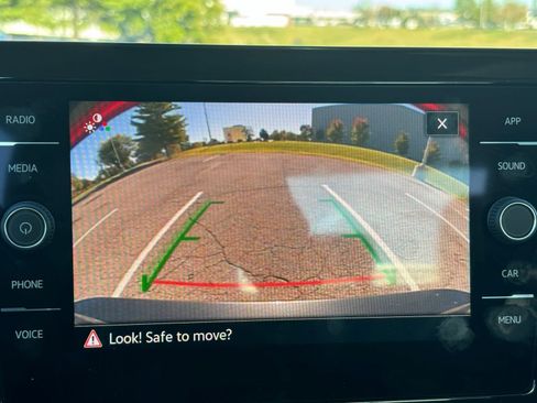 Used 2025 Volkswagen Jetta SE image 17