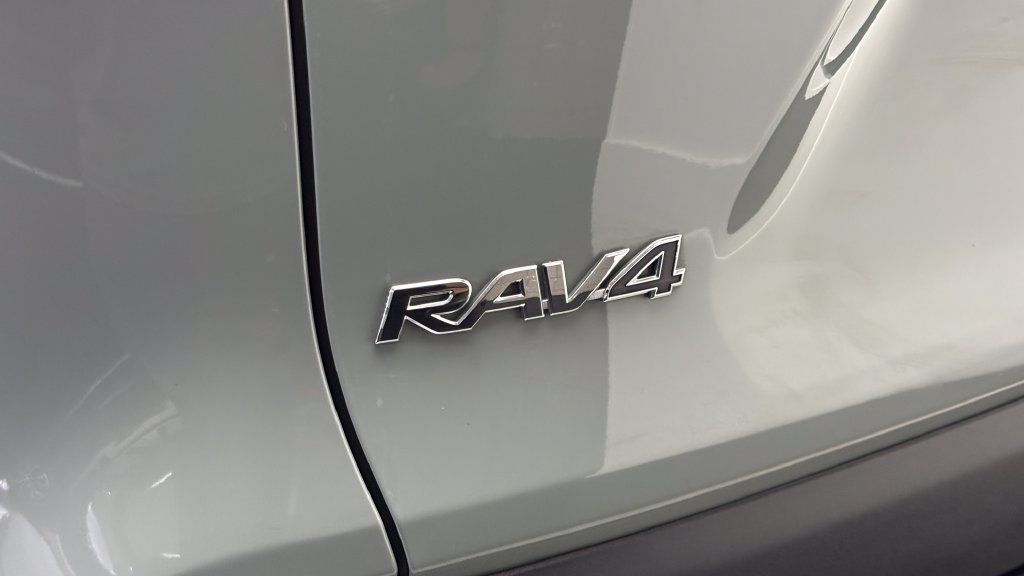 Used 2021 Toyota RAV4 XLE Premium AWD/4WD image 7
