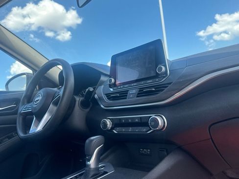 Certified 2025 Nissan Altima 2.5 SV FWD image 27