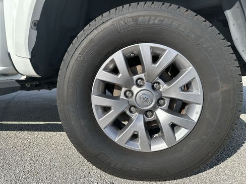 Used 2019 Toyota Tacoma SR5 RWD image 14