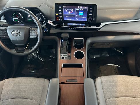 Certified 2024 Toyota Sienna LE image 13