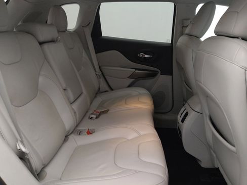 Used 2020 Jeep Cherokee Limited FWD image 19